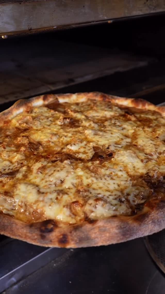 Round French Onion pie — caramelized onion strands across the top, melted gruyère pools, fresh thyme sprigs, glossy beef-jus glaze, charred crust.